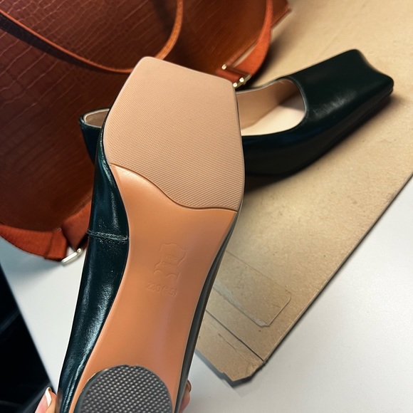 Beautiful Leather Heels - Picture 3 of 5